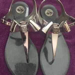 Beautiful BCBG Generation Pewter Bow Sandals SZ 8